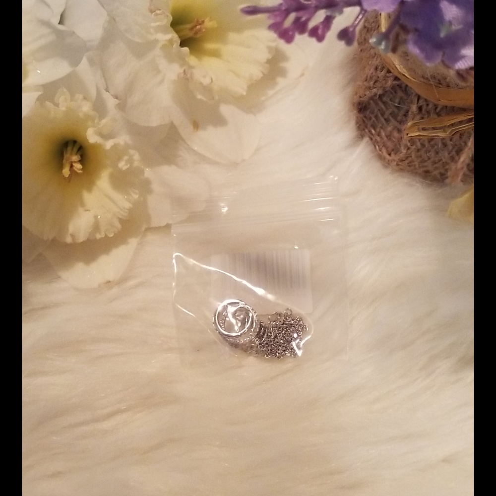 Gorgeous  925 Sterling Silver Necklace - Picture 6 of 8